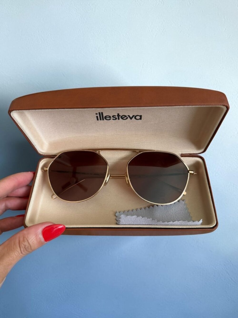 ILLESTEVA Nicosia 57 Gold Brown Geometric Double-bridge Sunglasses w/ Case